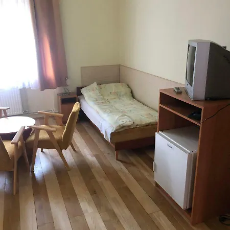 Πανσιόν Kicsi Gesztenye Apartman Haz *