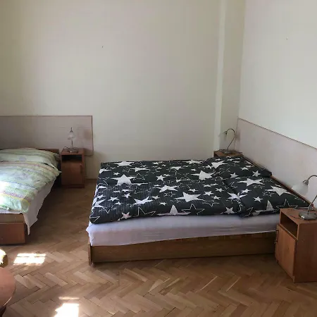 Kicsi Gesztenye Apartman Haz Maison d'hôtes Siófok