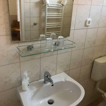 Kicsi Gesztenye Apartman Haz Πανσιόν *